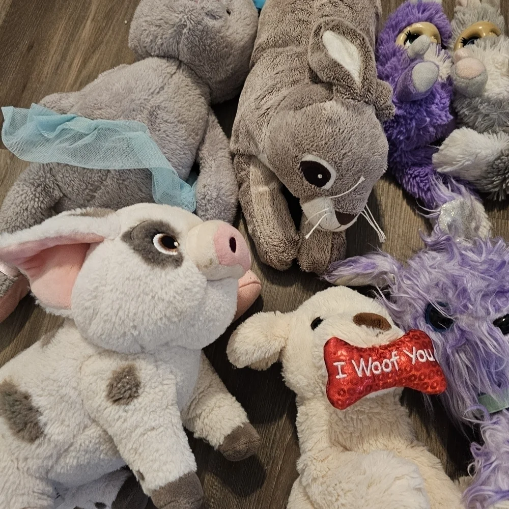 Lot Of 8 Stuffed Animal Toys
